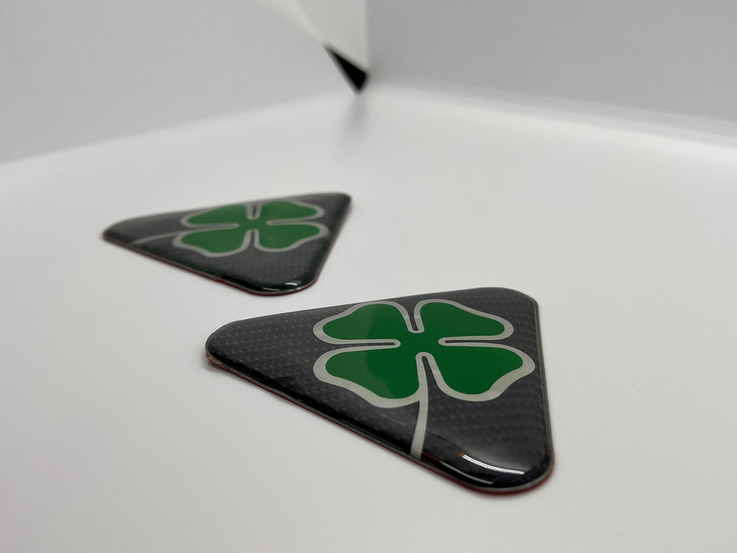 Alfa Romeo Carbon Fibre Effect 2pcs Clover Fender Side Emblem Badge set for Giulietta Giulia Mito 156 147 Spider Brera