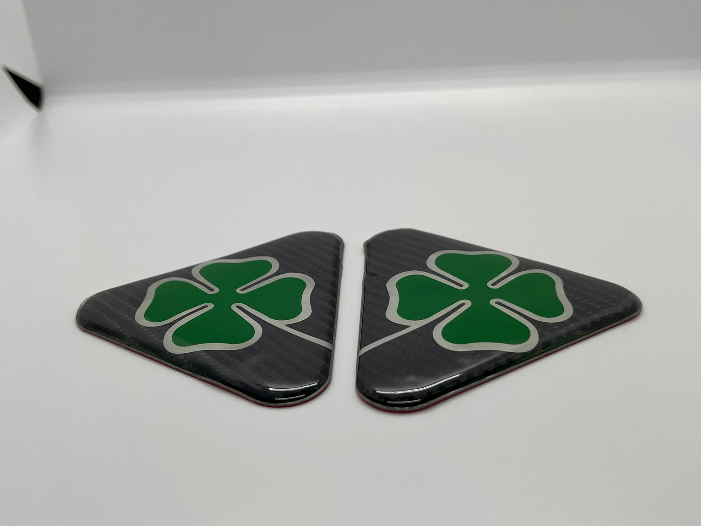 Alfa Romeo Carbon Fibre Effect 2pcs Clover Fender Side Emblem Badge set for Giulietta Giulia Mito 156 147 Spider Brera