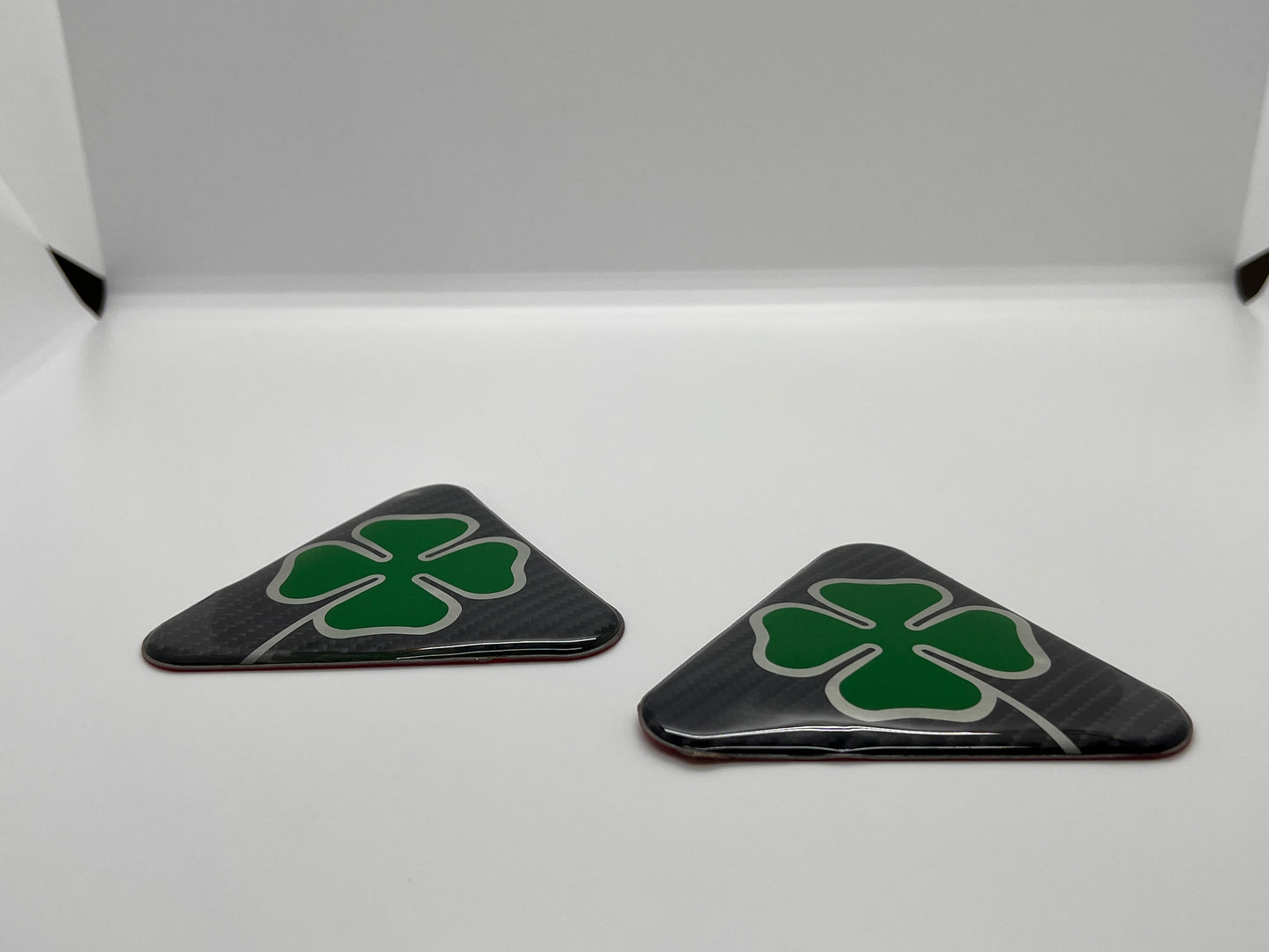 Alfa Romeo Carbon Fibre Effect 2pcs Clover Fender Side Emblem Badge set for Giulietta Giulia Mito 156 147 Spider Brera